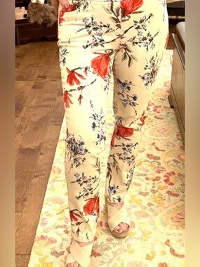 Slim Sation Cream Straight-Leg Floral jeans with Red & Blue Blossoms